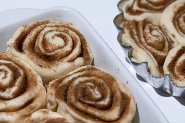 Cocinar Cannabos Masa Canela Está Molde Para Hornear Primer Plano — Foto de Stock