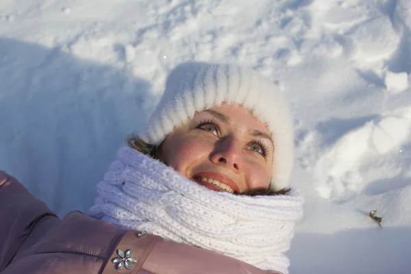 Портрет Дівчини Зимовому Одязі Зимовому Парку Обличчя Крупним Планом — стокове фото