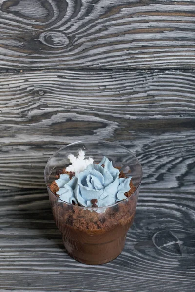 Koekje Kleinigheden Met Chocolade Roomkaas Versierd Met Mastische Sneeuwvlokken Dennenborden — Stockfoto