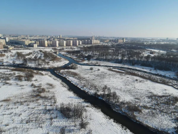 Городской Зимний Пейзаж Сверху Городском Парке Видны Многоэтажные Здания Деревья — стоковое фото