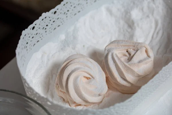 Domácí Marshmallows Jsou Nádobě Práškovým Cukrem Vaření Marshmallows Doma — Stock fotografie