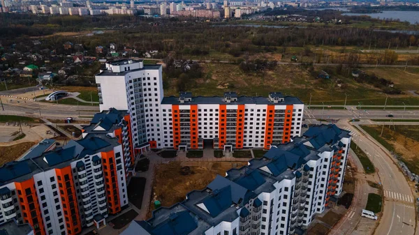 Vuelo Sobre Sitio Construcción Edificio Nuevo Construcción Edificios Varios Pisos — Foto de Stock