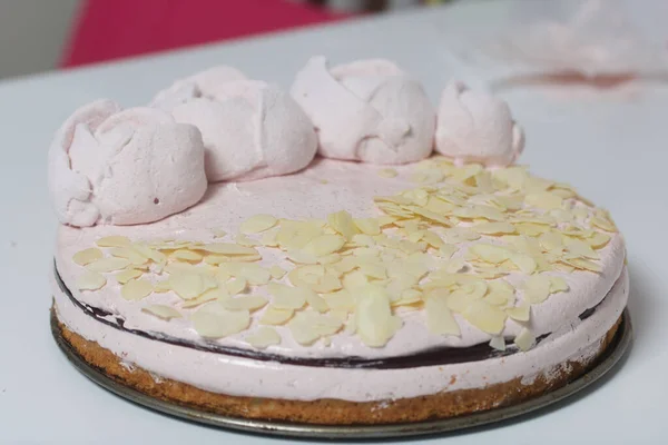 Gâteau Guimauve Couches Biscuit Guimauve Gelée Décoré Avec Des Roses — Photo