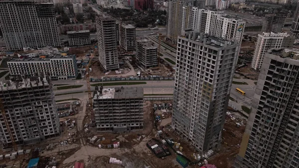 建設中の複数階建ての建物の建設現場 近代都市開発 空中写真 — ストック写真