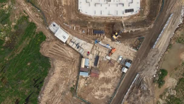 Construction site with multi-storey buildings under construction. Construction work is underway. Modern urban development. Flying down with the camera. Aerial videography. — Stock Video