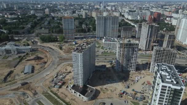 Современное Городское Развитие Строительная Площадка Многоэтажными Строящимися Зданиями Строительство Нового — стоковое видео