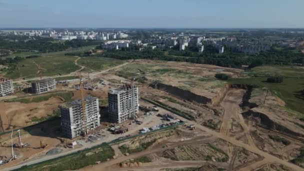 Construção Bloco Urbano Moderno Armações Concreto Dos Edifícios São Visíveis — Vídeo de Stock