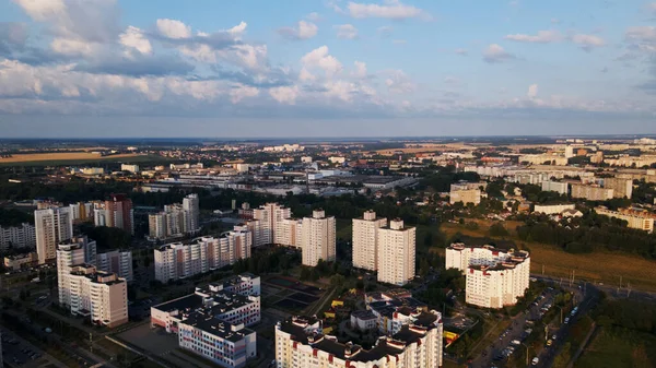 Przecznicę Wielopiętrowe Budynki Krajobraz Miasta Wschodzie Słońca Fotografia Lotnicza — Zdjęcie stockowe