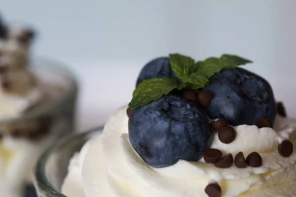 Dessert Cream Blueberries Decorated Mint Glass Goblets Close Shot — Stock Photo, Image