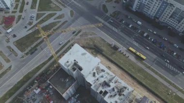 Yeni bir şehir bloğu için inşaat alanı. İnşaat çalışmaları devam ediyor. Hava fotoğrafçılığı.