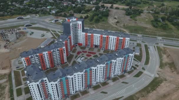 Rakennustyömaa Uudelle Korttelille Uusia Taloja Rakennettu Antennikuvaus — kuvapankkivideo