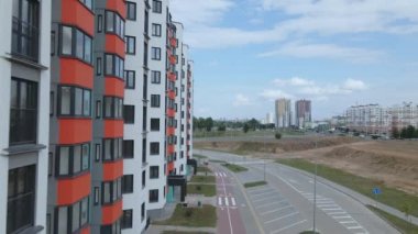 Yeni bir şehir bloğu için inşaat alanı. Yeni evler inşa edildi. Hava fotoğrafçılığı.