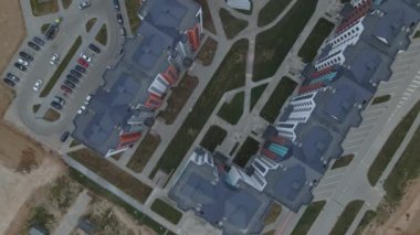 Yeni bir şehir bloğu için inşaat alanı. Yeni evler inşa edildi. Hava fotoğrafçılığı.