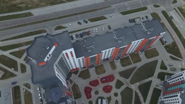 Будівельний Майданчик Нового Міського Кварталу Були Побудовані Нові Будинки Аерофотозйомка — стокове відео