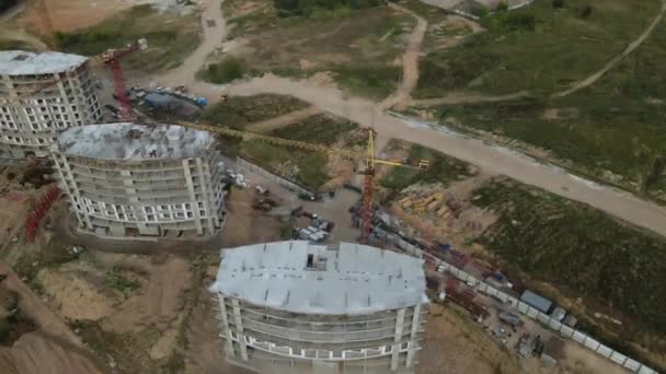 Construção Novo Quarteirão Casas Completadas São Visíveis Fase Acabamento Trabalhos — Vídeo de Stock