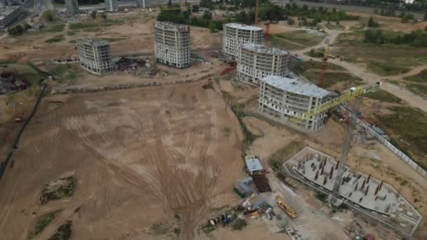 Construção Novo Quarteirão Casas Completadas São Visíveis Fase Acabamento Trabalhos — Vídeo de Stock