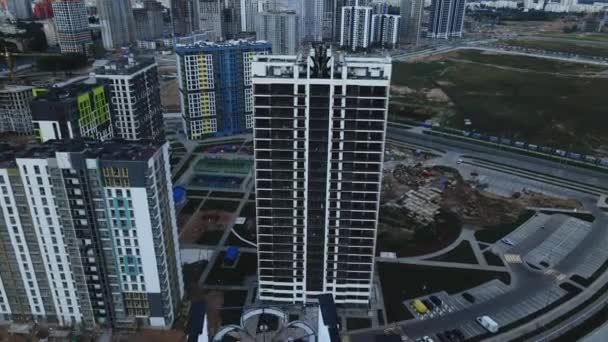 Bouw Van Een Modern Stadsblok Meerverdiepingen Tellende Gebouwen Elementen Van — Stockvideo