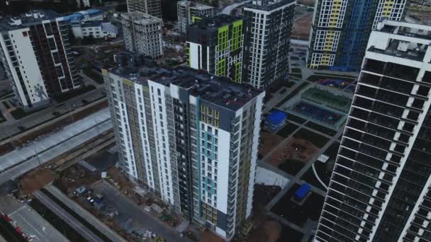 Bouw Van Een Modern Stadsblok Meerverdiepingen Tellende Gebouwen Elementen Van — Stockvideo