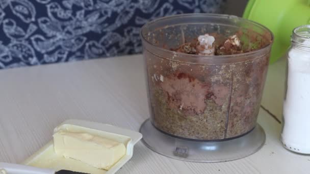 The woman closes the blender bowl with the ingredients for. cooking nut butter. Walnut urbech. The ingredients are on the table side by side. Close-up shot. — Stock Video