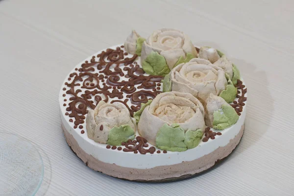 Gâteau Lait Oiseau Décoré Roses Guimauve Chocolat — Photo