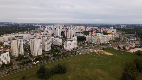 Manzana Edificios Modernos Varios Pisos Volando Atardecer Atardecer Fotografía Aérea — Foto de Stock