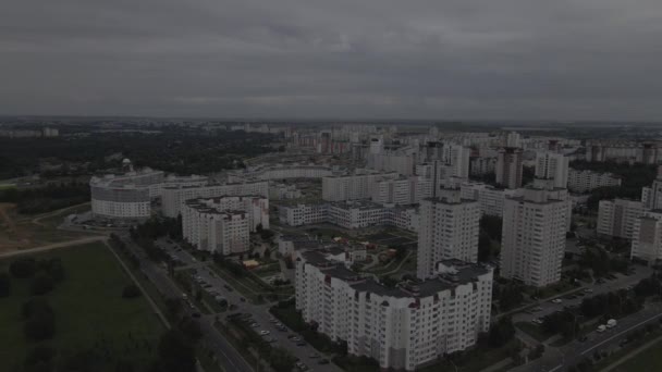 城市街区 现代多层建筑 黄昏时分 黄昏时分 空中摄影 — 图库视频影像