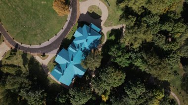 Park alanında eski bir malikane. Hava fotoğrafçılığı.