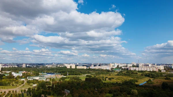 City Landscape Nearby Park Area Blue Sky White Clouds Aerial — Stock Photo, Image
