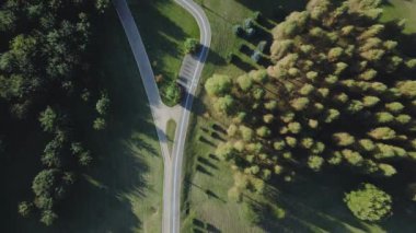 Park alanındaki yürüyüş yolları. Hava fotoğrafçılığı.