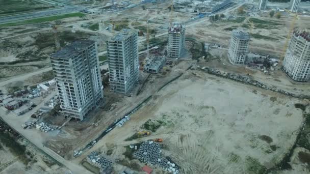 Bouwplaats Van Een Modern Stadsblok Hoge Gebouwen Aanbouw Bouwtorenkranen Luchtfotografie — Stockvideo