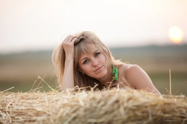 Girl on hay — Fotografie, imagine de stoc