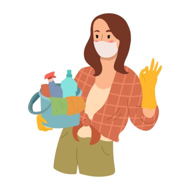 Kadın temizliğe hazır bir kova temizlik malzemesi tutuyor ve beyaz arka plandaki virüse karşı korunmak için maske takıyor..