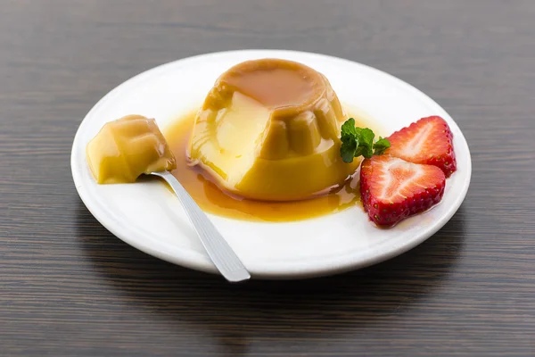 Creme caramel vanilla custard dessert or flan on white dish with — Stock Photo, Image