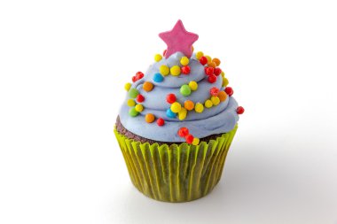 Böğürtlenli krema ve çikolata renkli cupcake