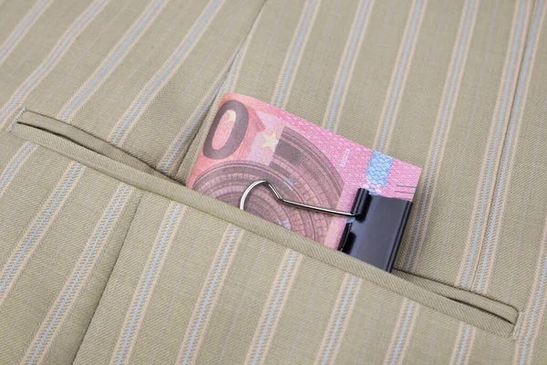 10 Euro 'luk banknotlar ya da banknotlarla dolu bir ceket cebi