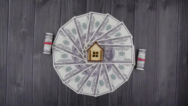 Eigenheim- oder Immobilienkaufkonzept mit 100-Dollar-Scheinen. Stop-Motion — Stockvideo