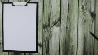 Avrupa faturalarıyla mali, iş ya da para ödeme konsepti. Hareketi durdur