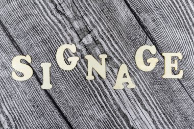 Eski ahşap tahtalarda şablon olan imza konsepti