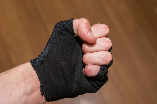 Mano con guantes de fitness — Foto de Stock