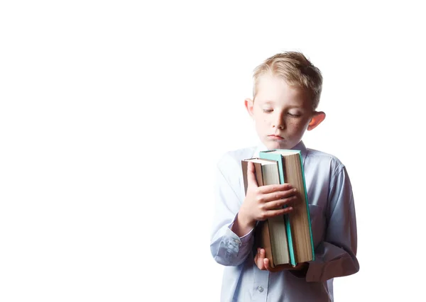 Jongen met boeken in handen op witte achtergrond — Stockfoto