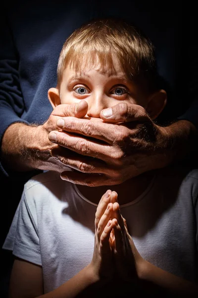 Aile içi şiddetin kavramsal fotoğraf sorunları.