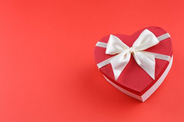 Kalp şeklinde mevcut kutu..