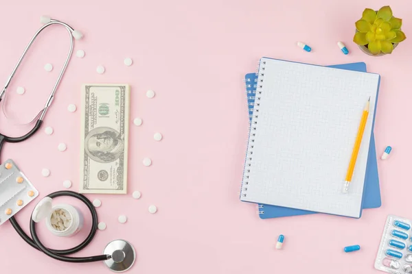 Stethoscope with pills on the nurse table. — Stock Photo, Image