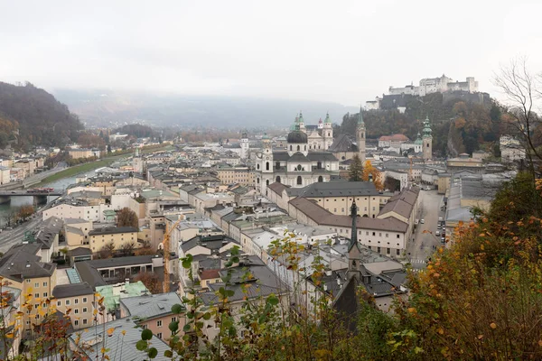 Salzburgo Áustria Novembro 2020 Centro Histórico Cidade Com Grande Catedral — Fotografia de Stock