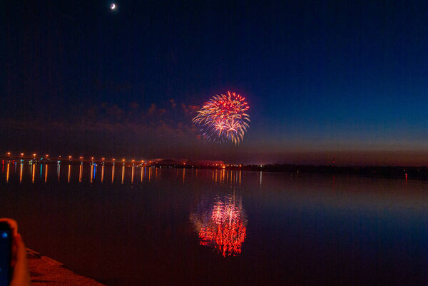 Фейерверк. праздничный салют