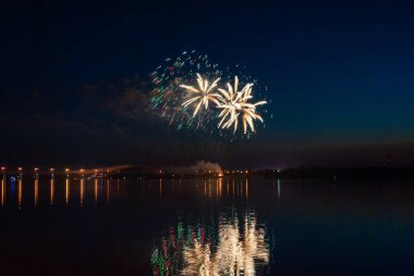 Havai fişekler. Şenlik selamı