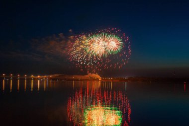 Havai fişekler. Şenlik selamı