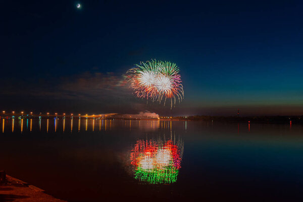 Фейерверк. праздничный салют