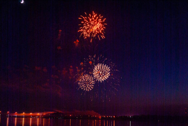 Фейерверк. праздничный салют