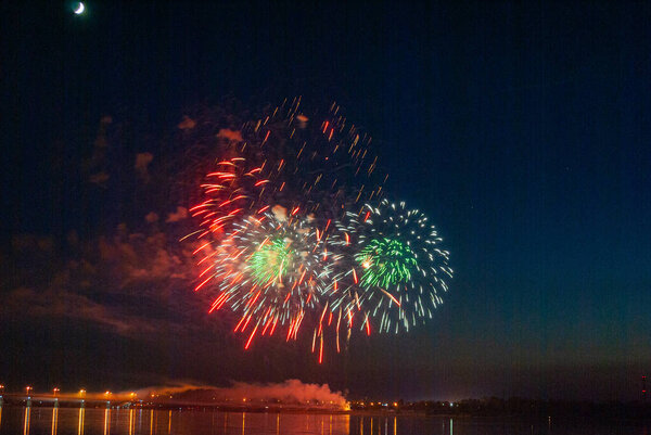 Фейерверк. праздничный салют